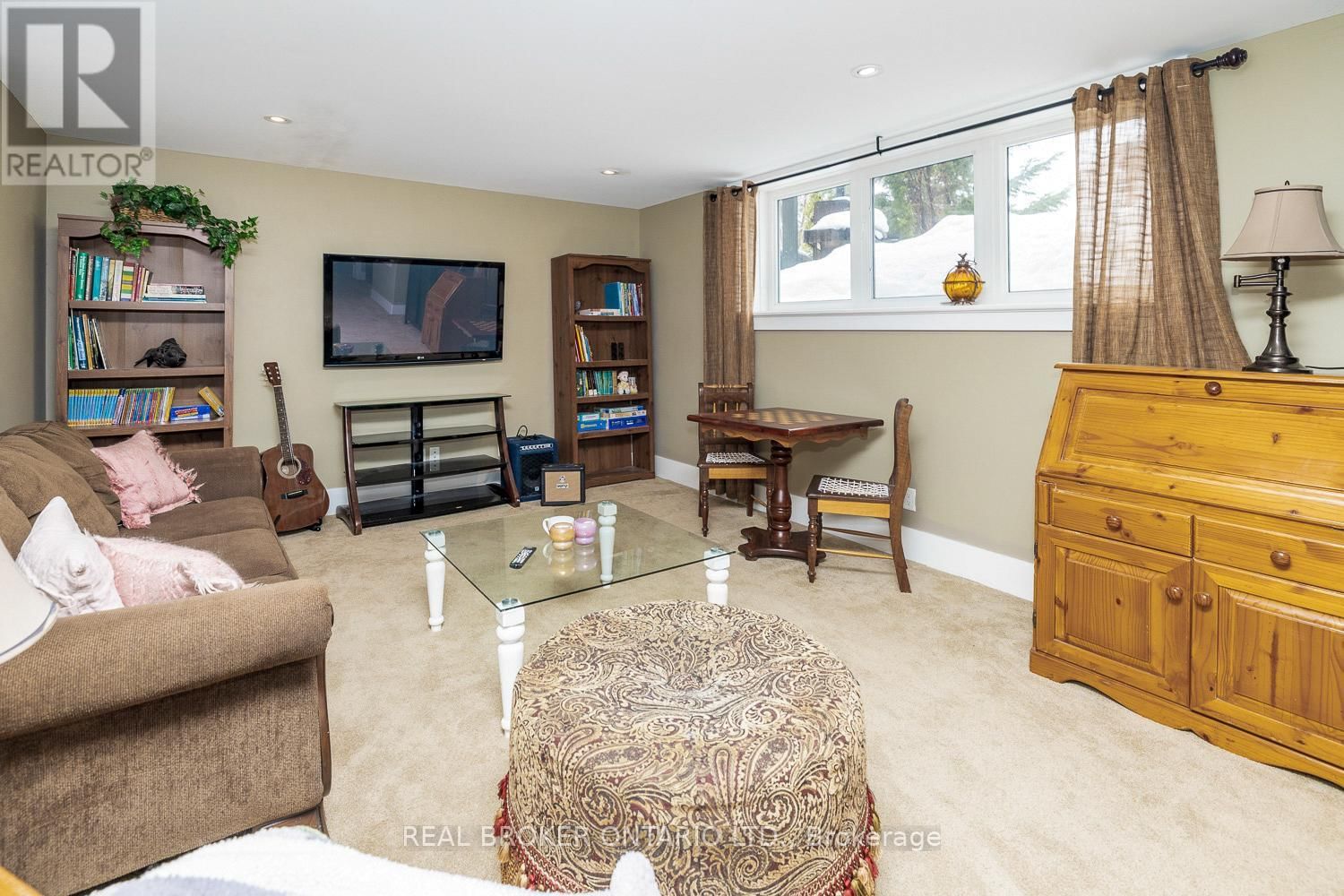 221 JENSEN COURT Image 36