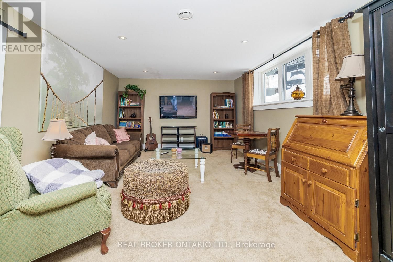 221 JENSEN COURT Image 37