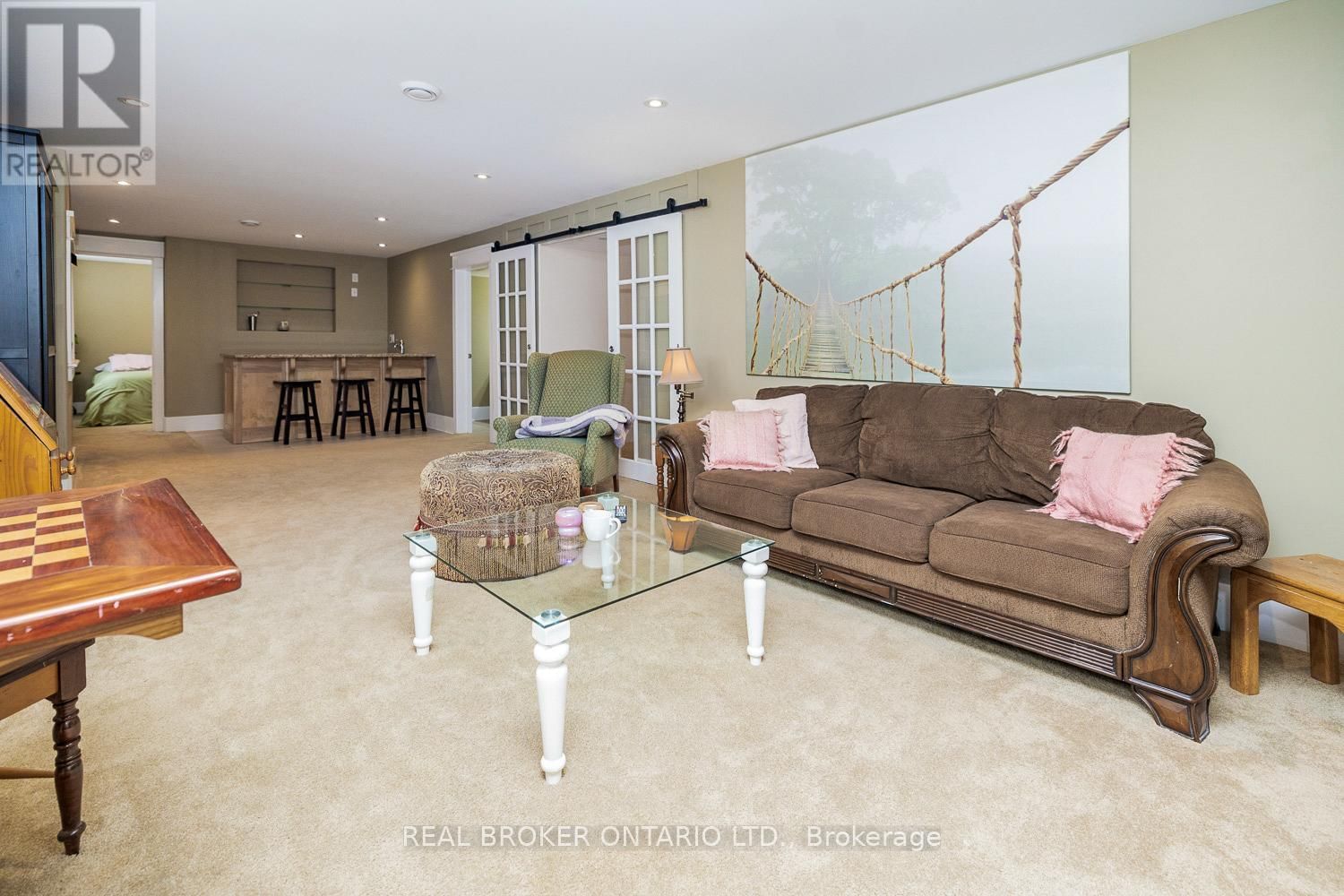 221 JENSEN COURT Image 38