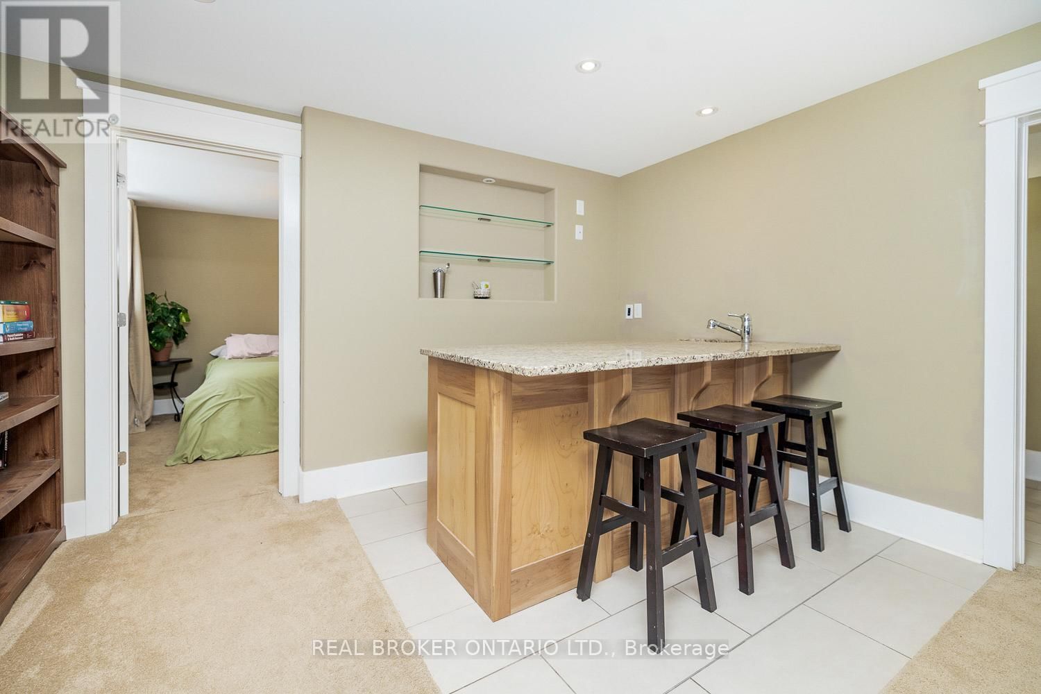 221 JENSEN COURT Image 41