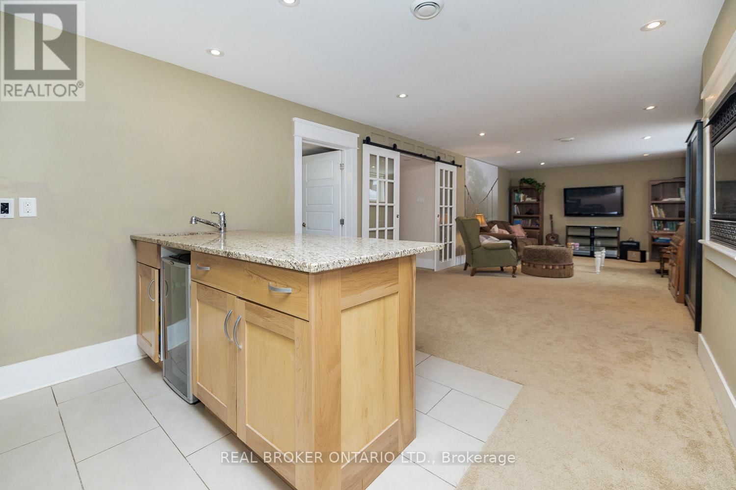 221 JENSEN COURT Image 42