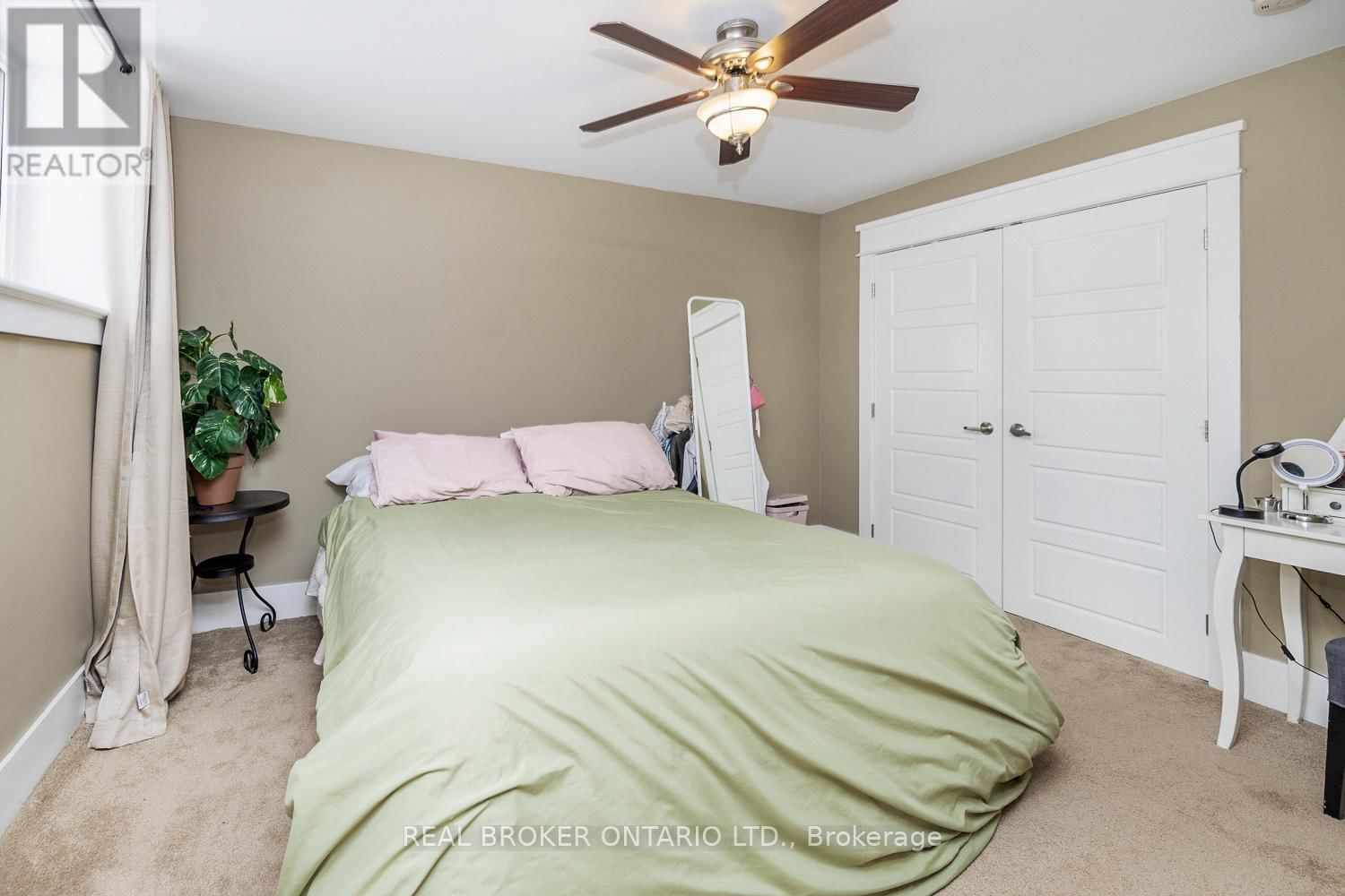221 JENSEN COURT Image 44