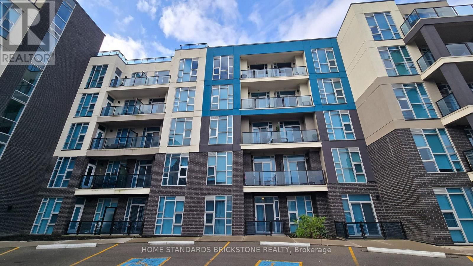 323 - 10 CONCORD PLACE Image 1