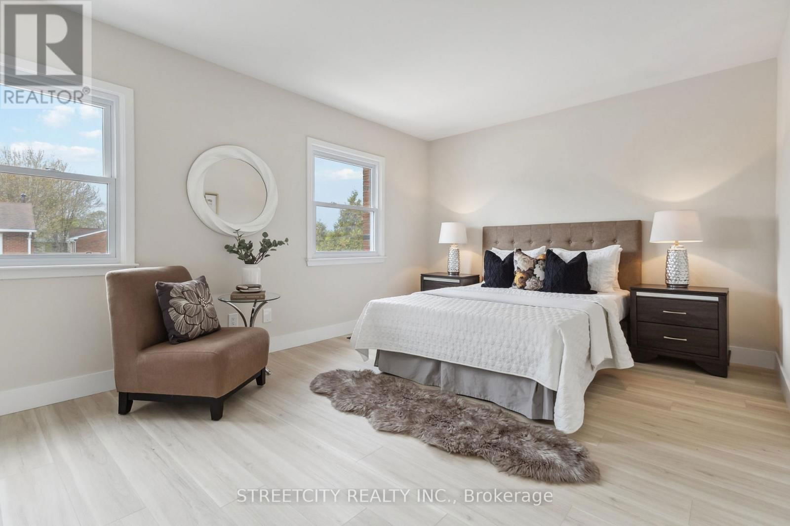 1118 SOUTHDALE ROAD EAST Image 22