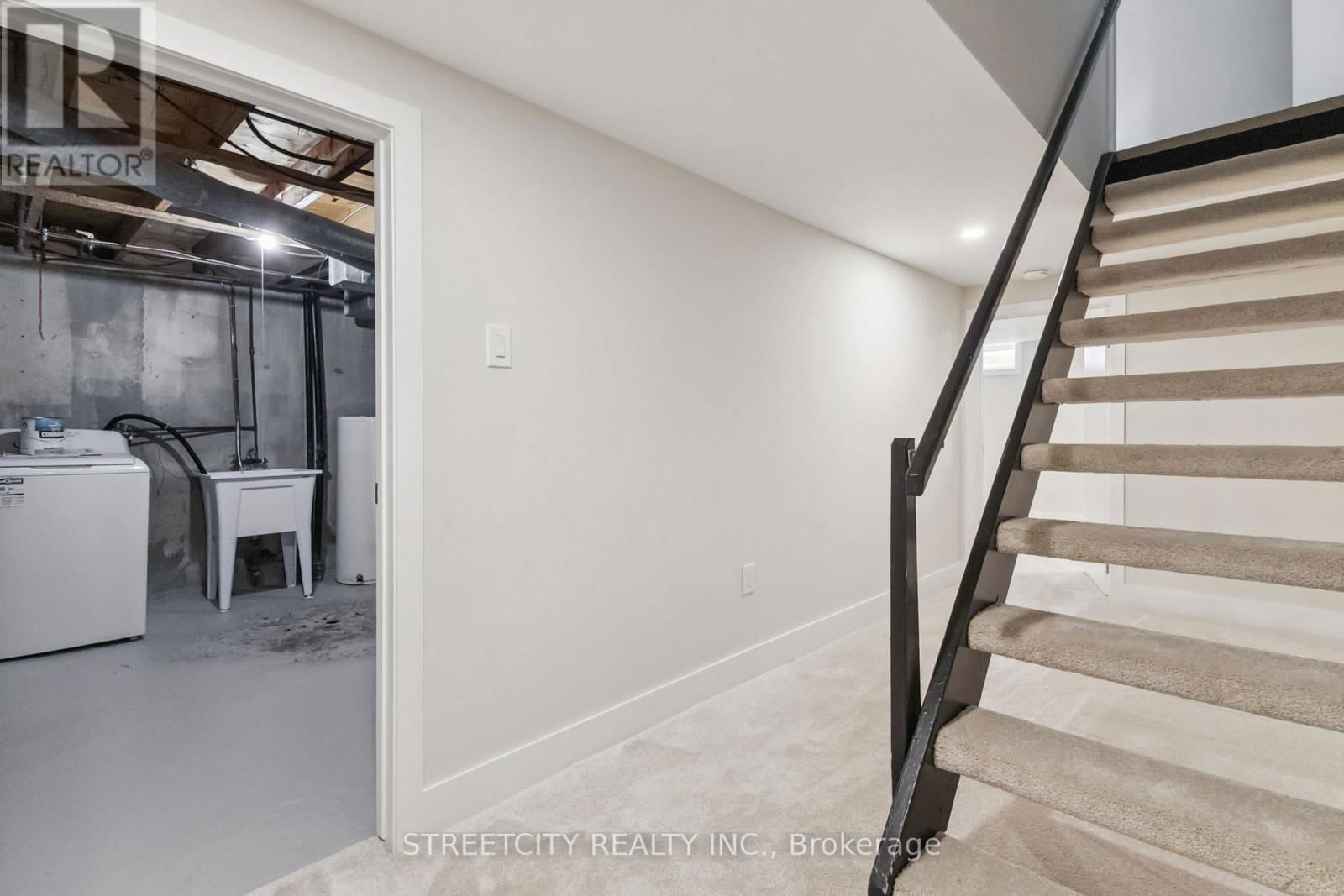 1118 SOUTHDALE ROAD EAST Image 27