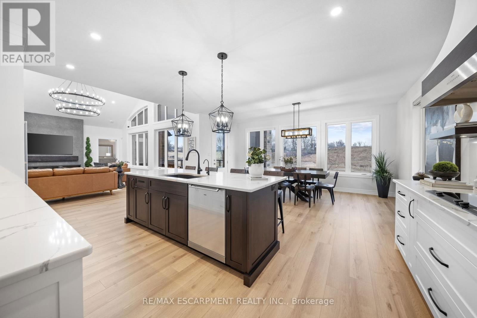 23 WHITCOMBE WAY Image 15