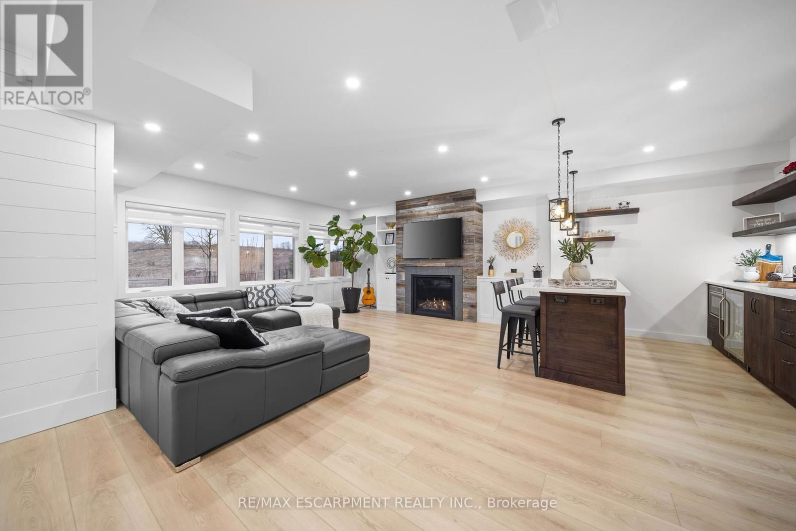 23 WHITCOMBE WAY Image 35