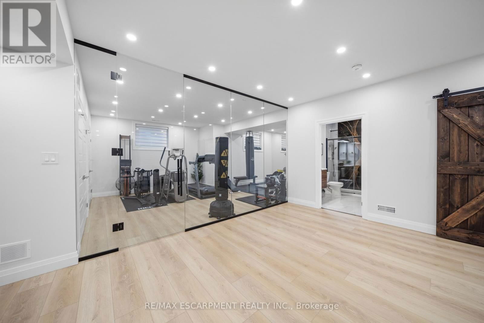 23 WHITCOMBE WAY Image 37