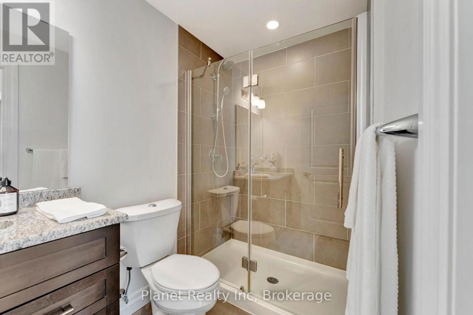 906 - 160 MACDONELL STREET Image 19
