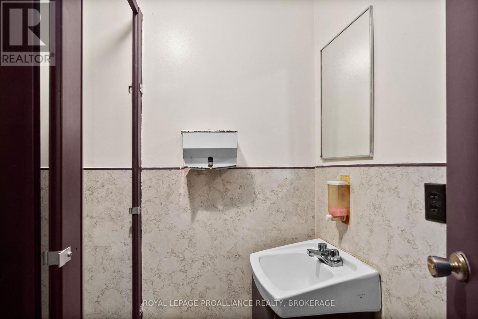 479 PRINCESS STREET Image 16