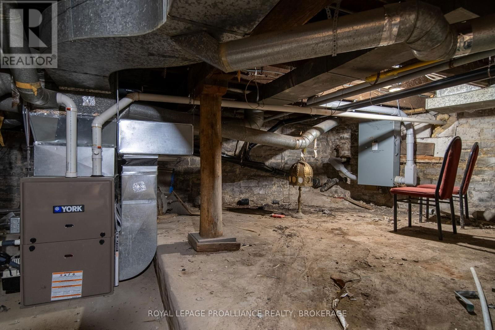 479 PRINCESS STREET Image 39