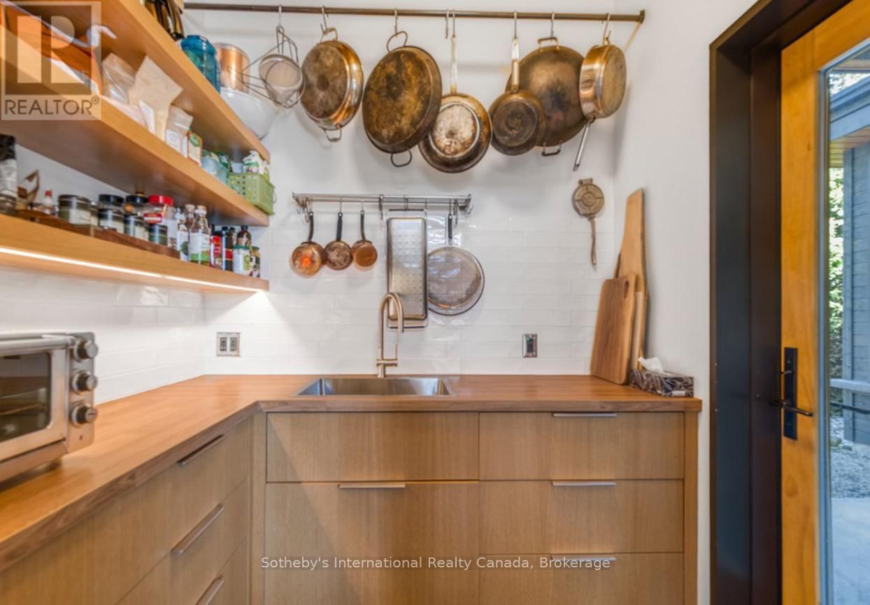 62 TUYLL STREET Image 15