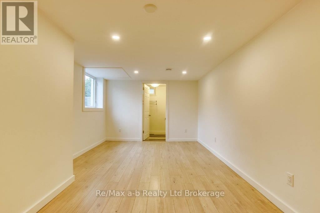 9 DUNCAN STREET Image 26