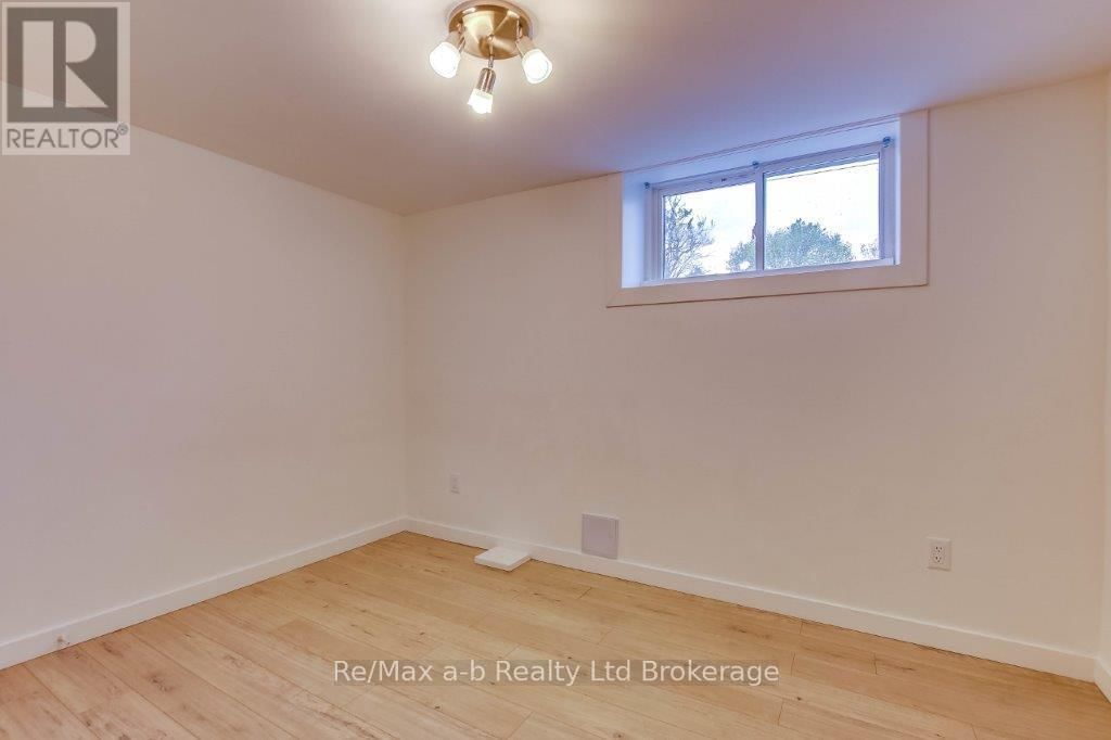9 DUNCAN STREET Image 31