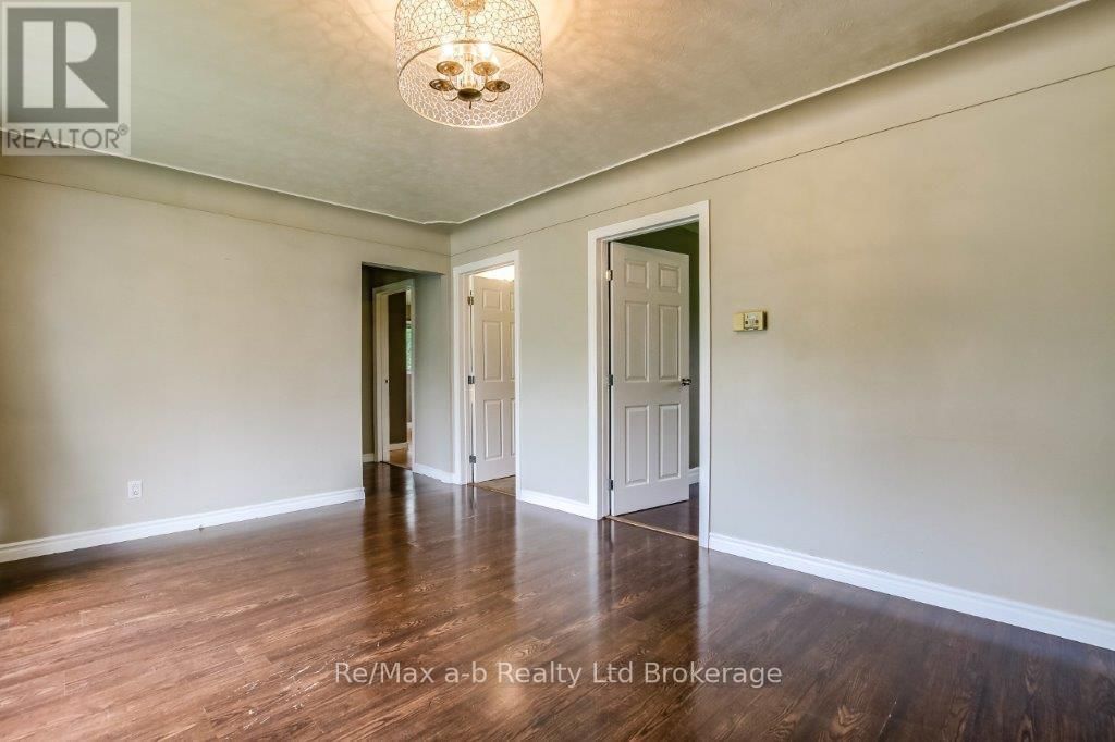 9 DUNCAN STREET Image 9