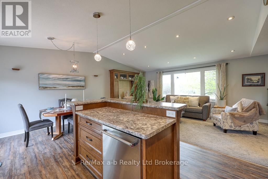 584414 BEACHVILLE ROAD Image 19