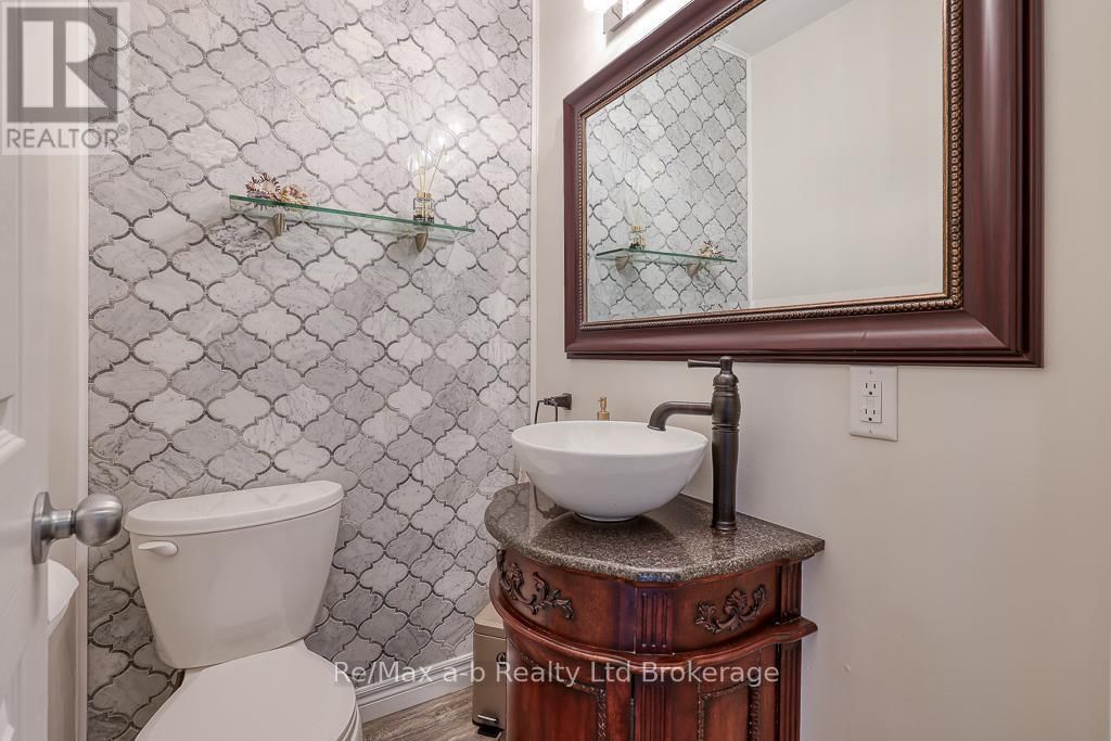 584414 BEACHVILLE ROAD Image 26