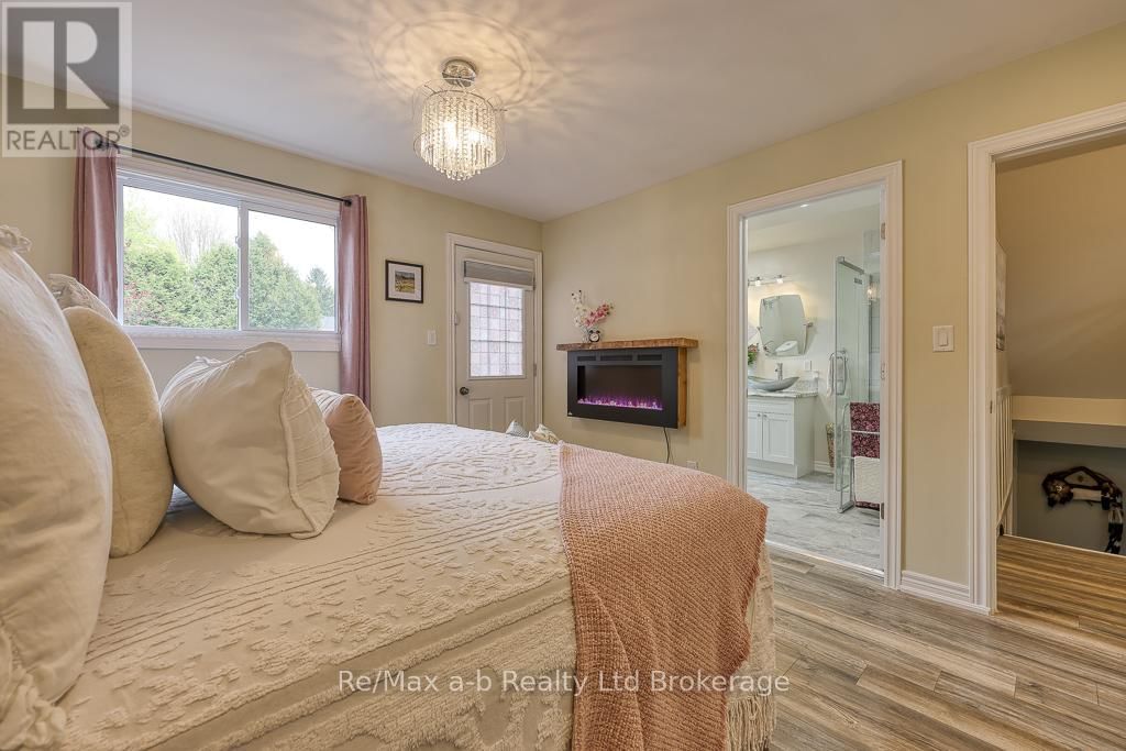 584414 BEACHVILLE ROAD Image 32