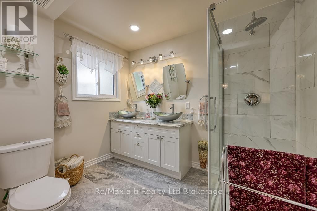 584414 BEACHVILLE ROAD Image 33