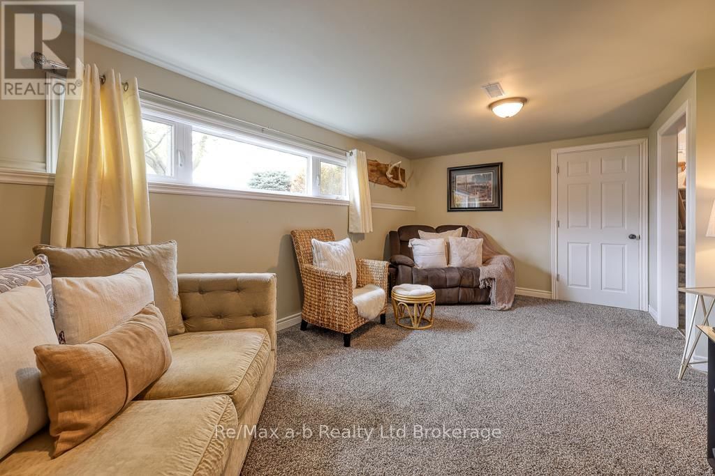 584414 BEACHVILLE ROAD Image 35