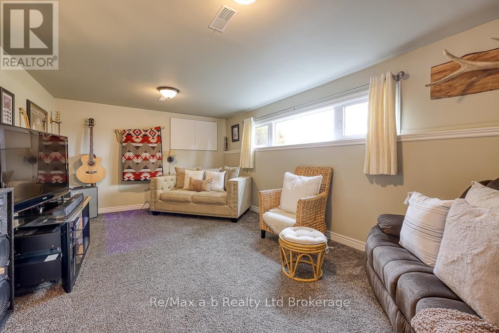 584414 BEACHVILLE ROAD Image 36