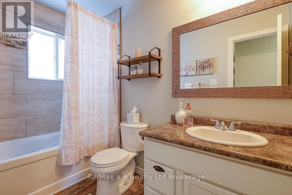 584414 BEACHVILLE ROAD Image 37