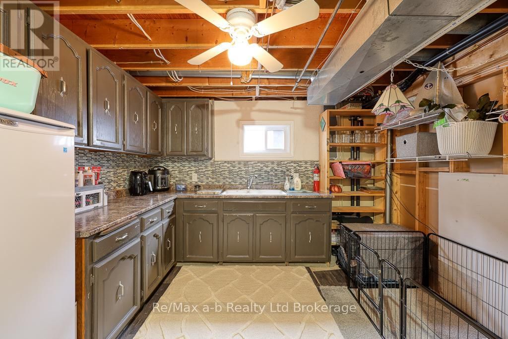 584414 BEACHVILLE ROAD Image 38