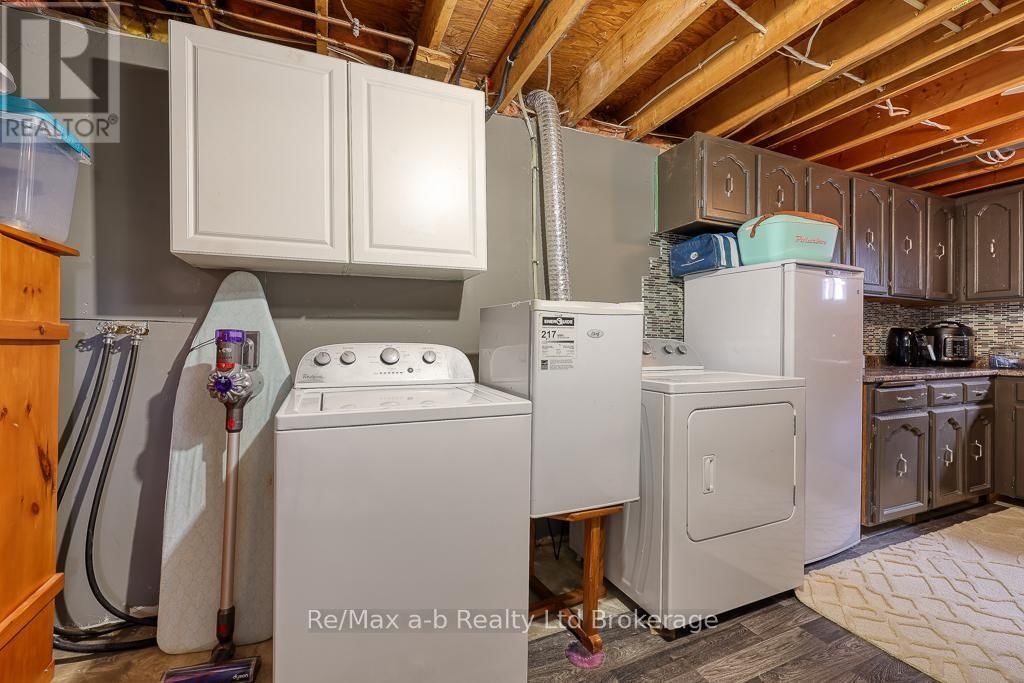 584414 BEACHVILLE ROAD Image 39