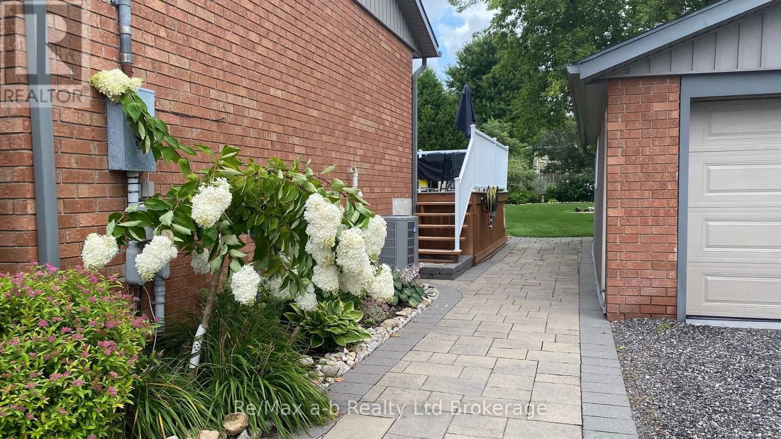 584414 BEACHVILLE ROAD Image 45