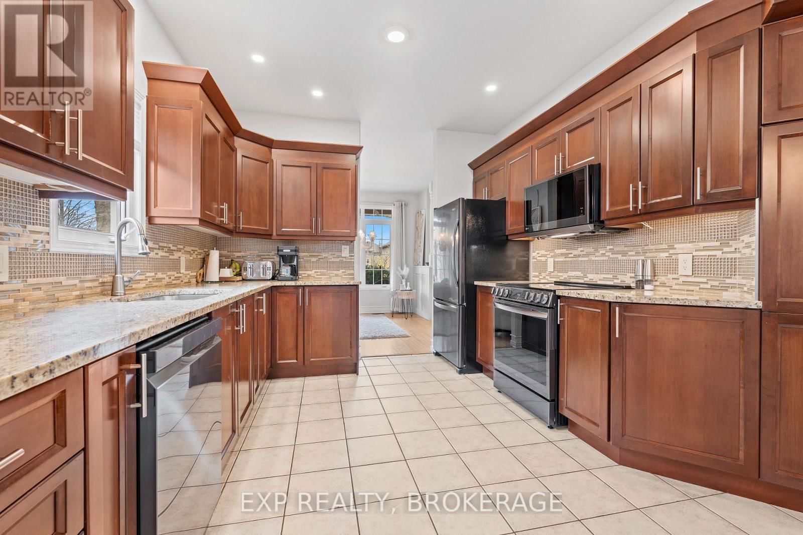 263 HONEYWOOD AVENUE Image 17