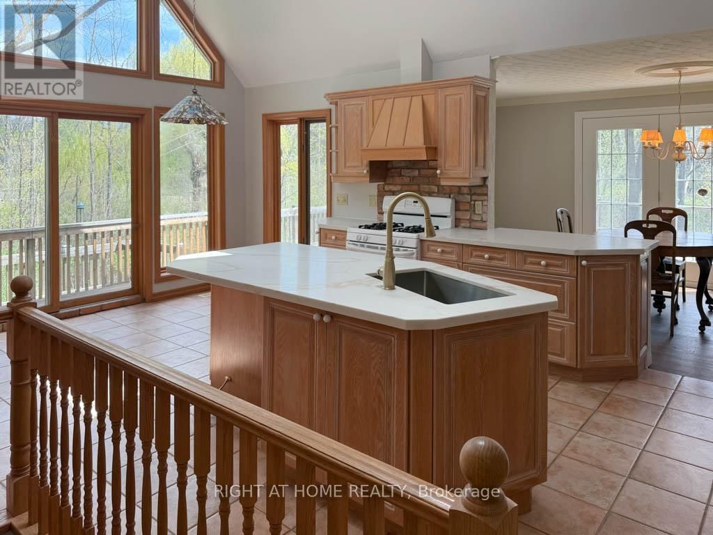 144 WELLINGTON STREET Image 11