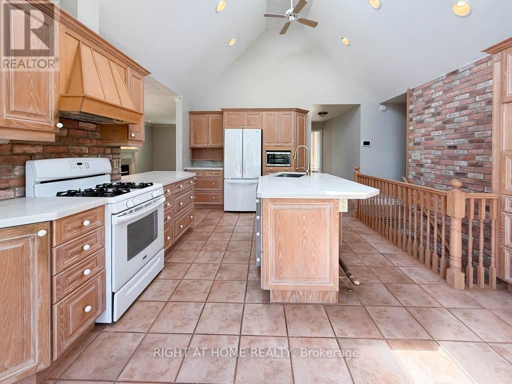 144 WELLINGTON STREET Image 12