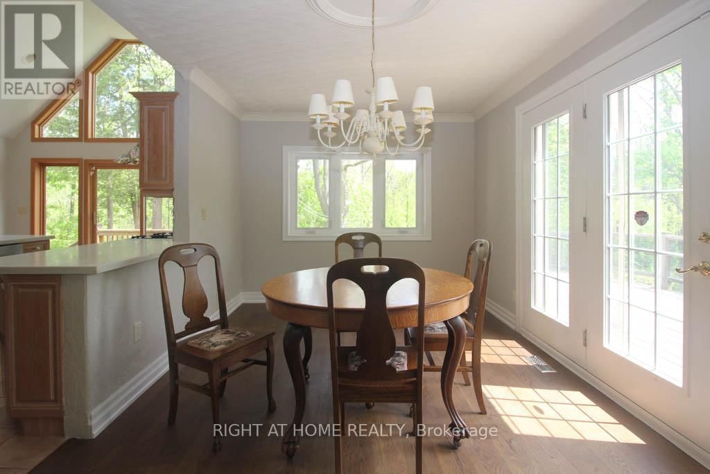 144 WELLINGTON STREET Image 17
