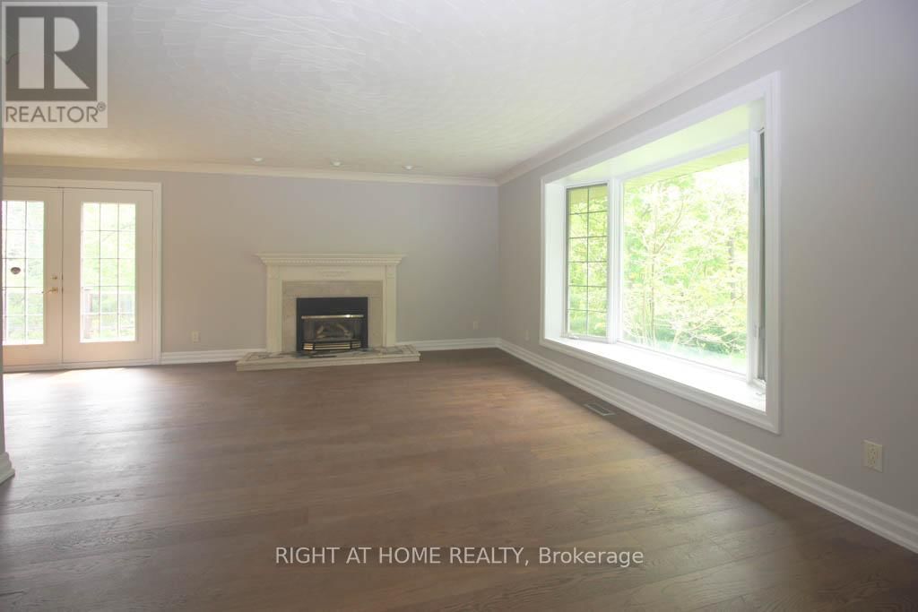 144 WELLINGTON STREET Image 19