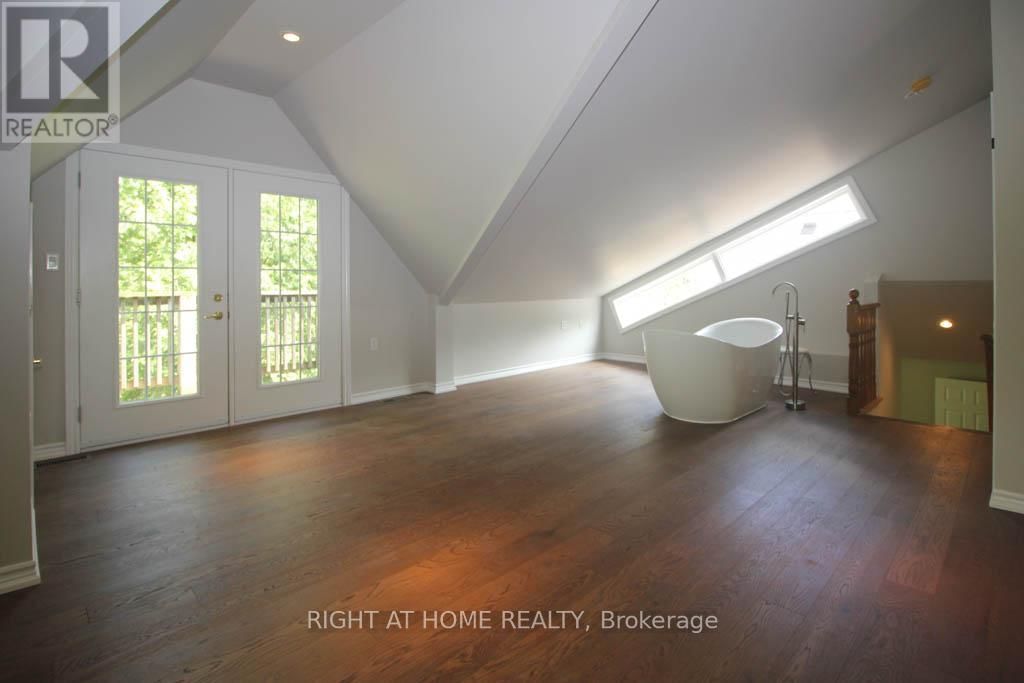 144 WELLINGTON STREET Image 23