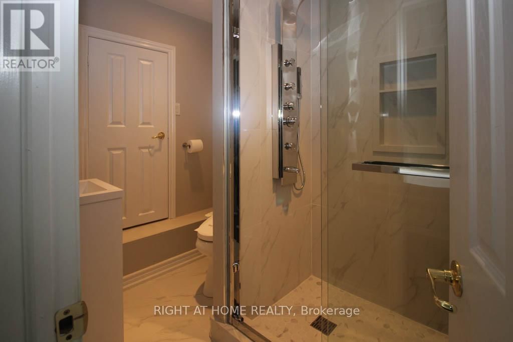 144 WELLINGTON STREET Image 24