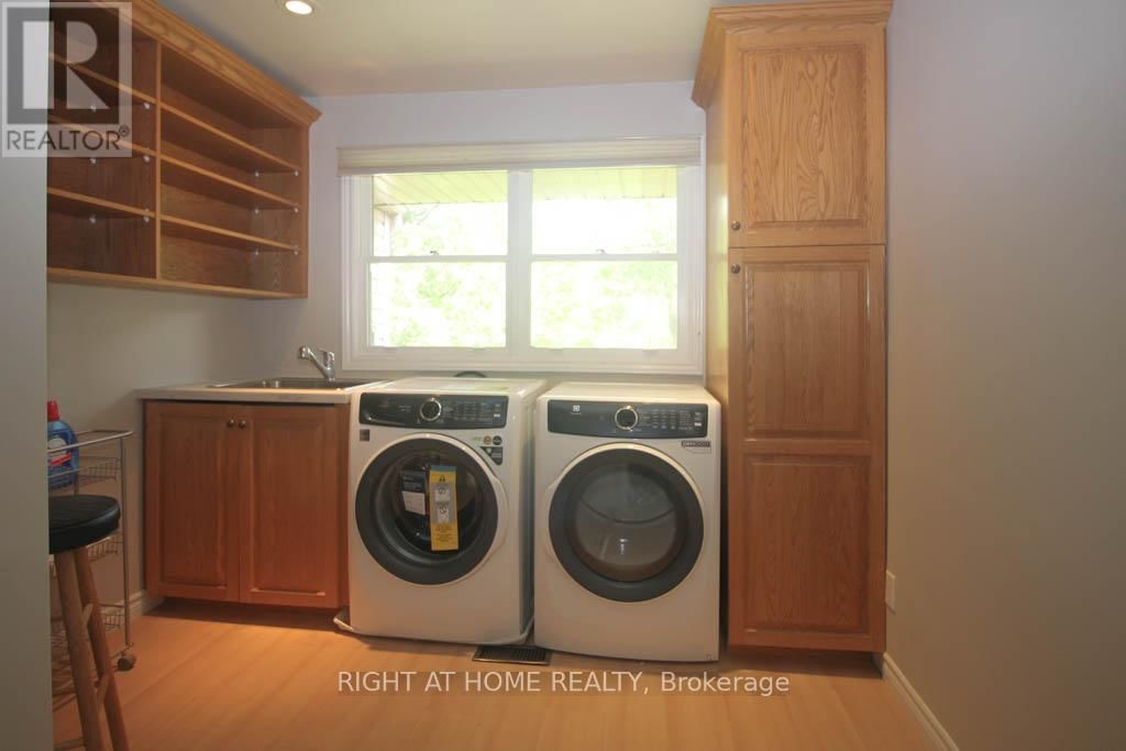 144 WELLINGTON STREET Image 25
