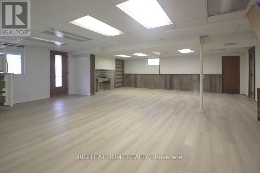 144 WELLINGTON STREET Image 26