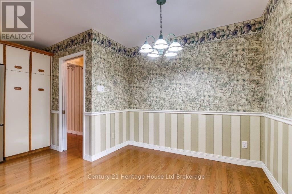675 LANSDOWNE AVENUE Image 11