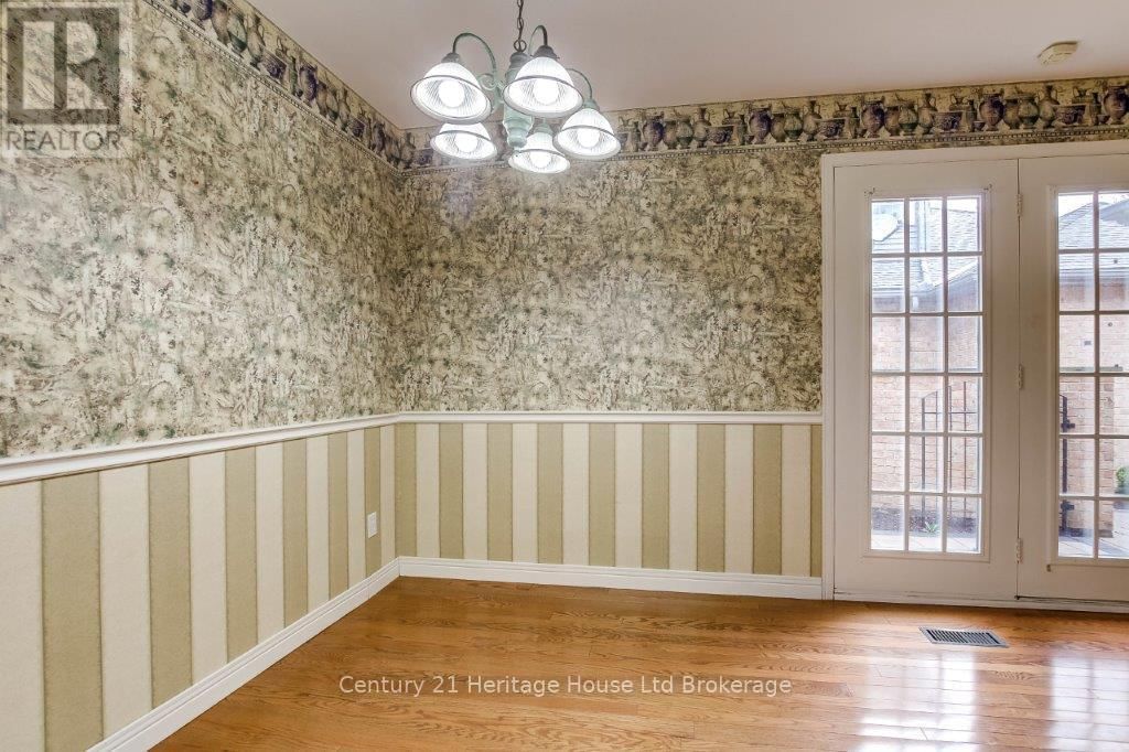 675 LANSDOWNE AVENUE Image 12