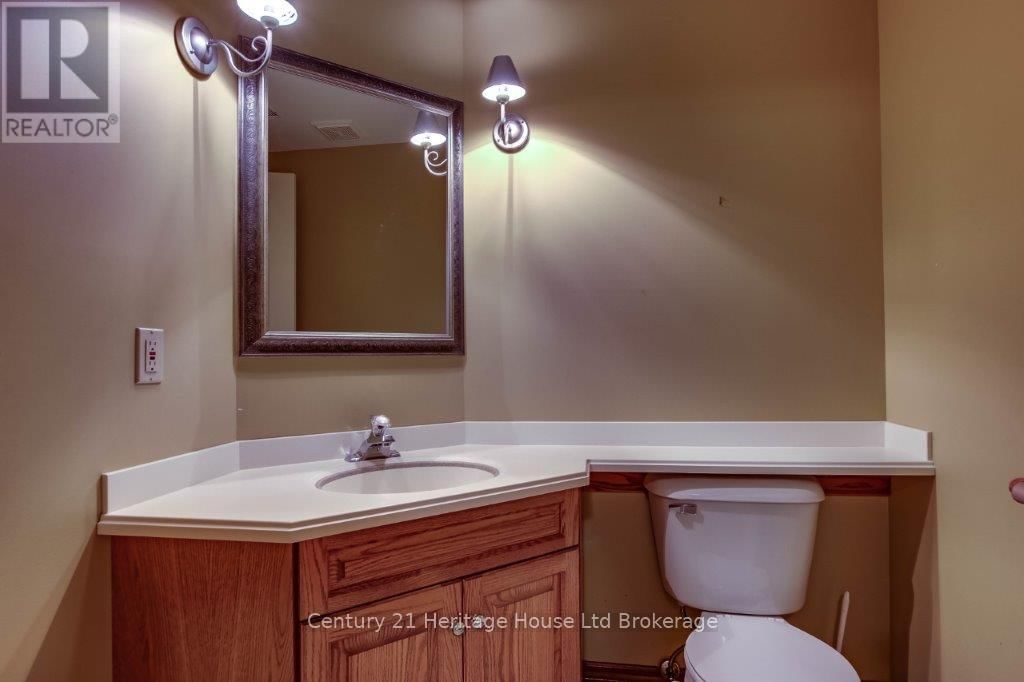 675 LANSDOWNE AVENUE Image 31