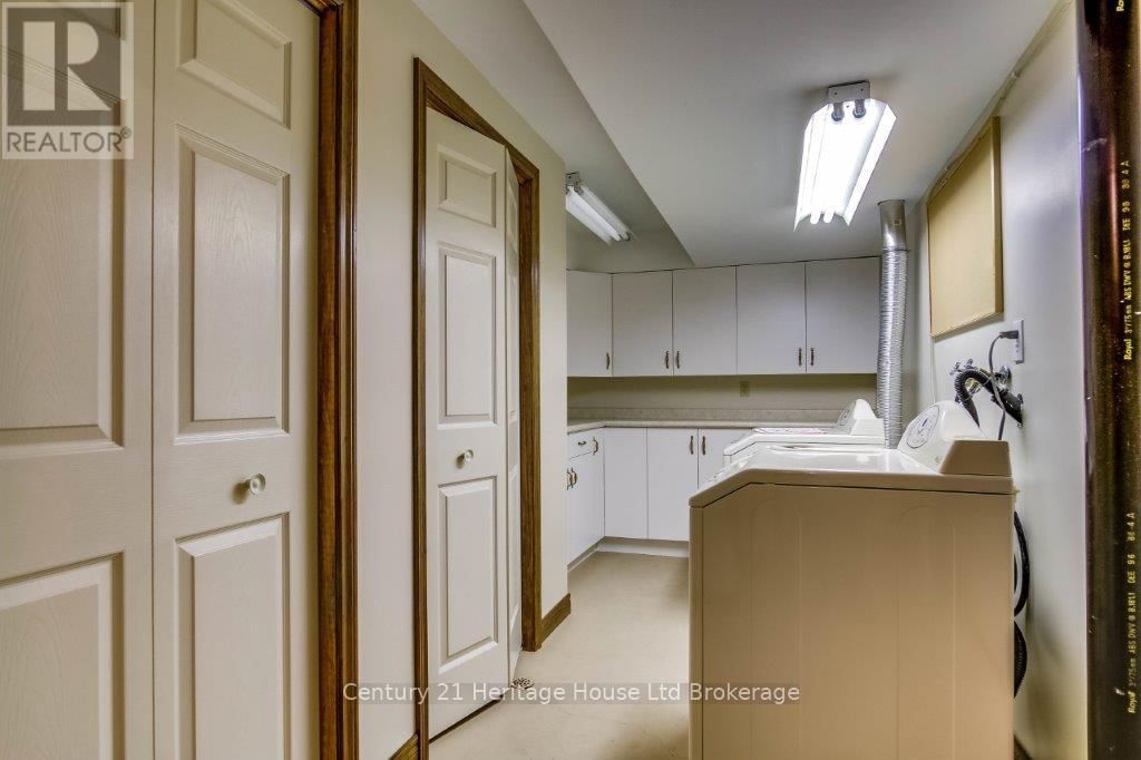 675 LANSDOWNE AVENUE Image 32