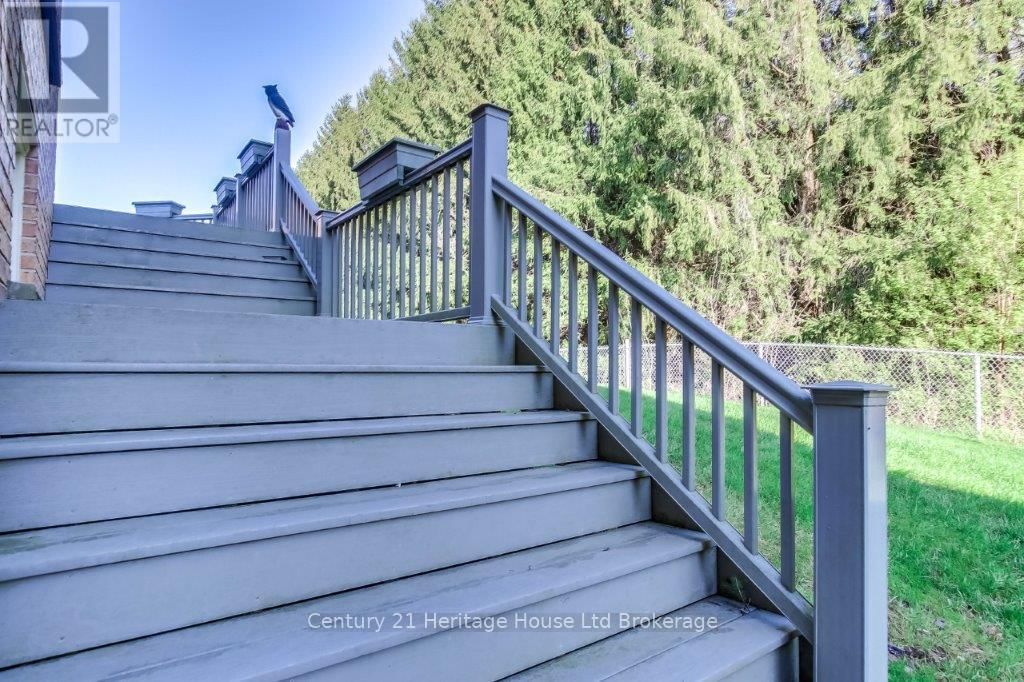 675 LANSDOWNE AVENUE Image 37