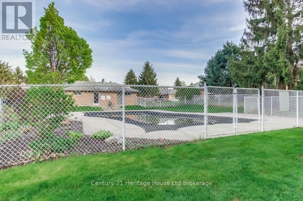 675 LANSDOWNE AVENUE Image 43