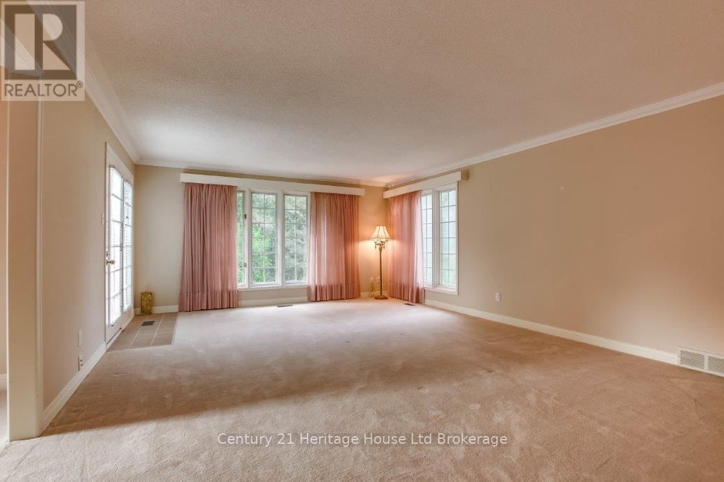 675 LANSDOWNE AVENUE Image 6