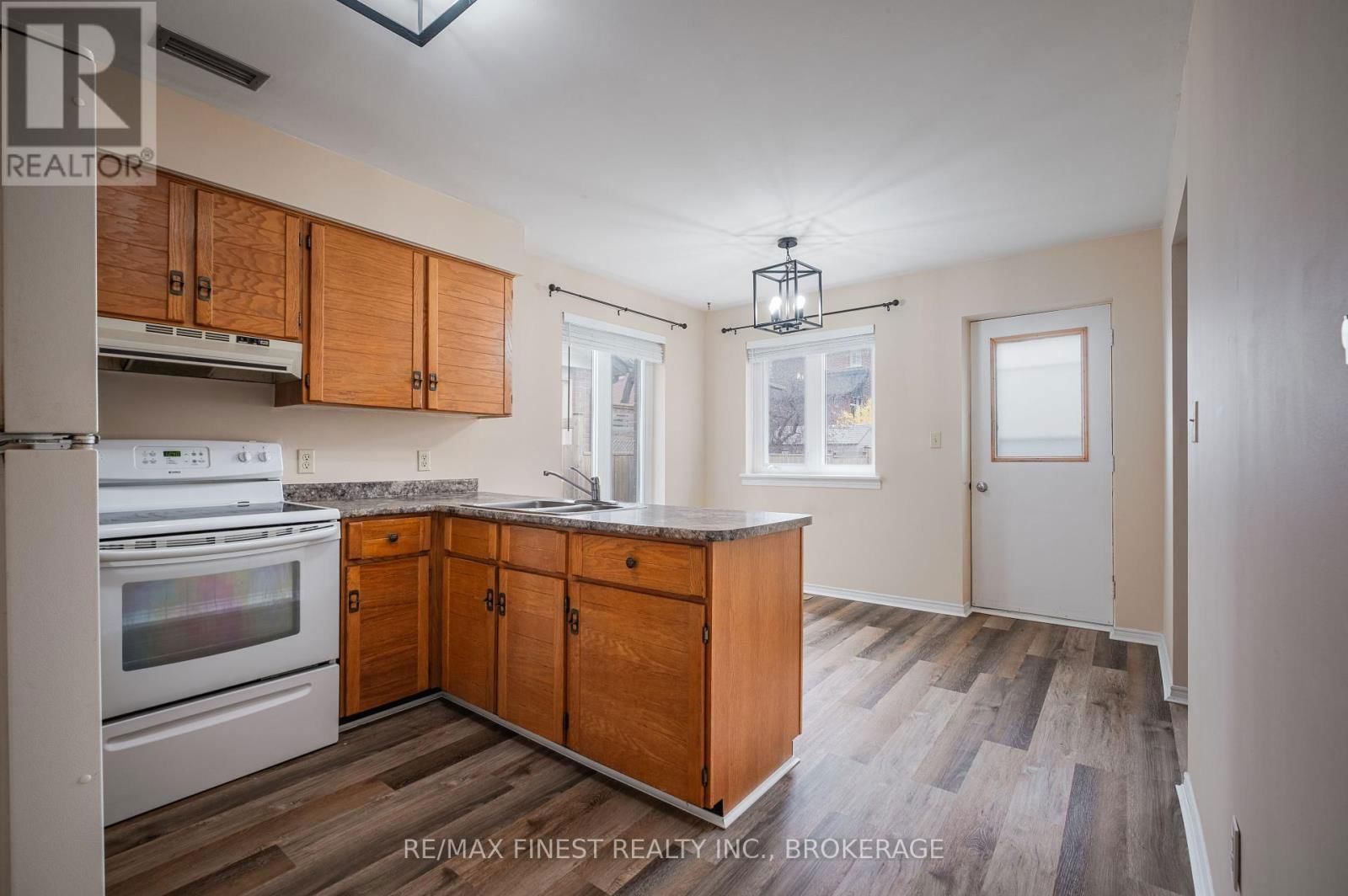 867 WOODSIDE DRIVE Image 12