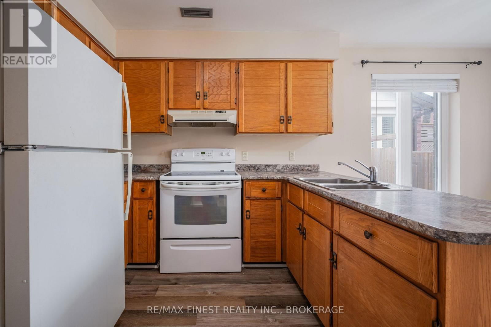 867 WOODSIDE DRIVE Image 13