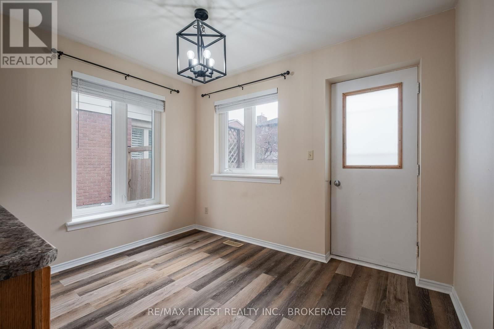 867 WOODSIDE DRIVE Image 14