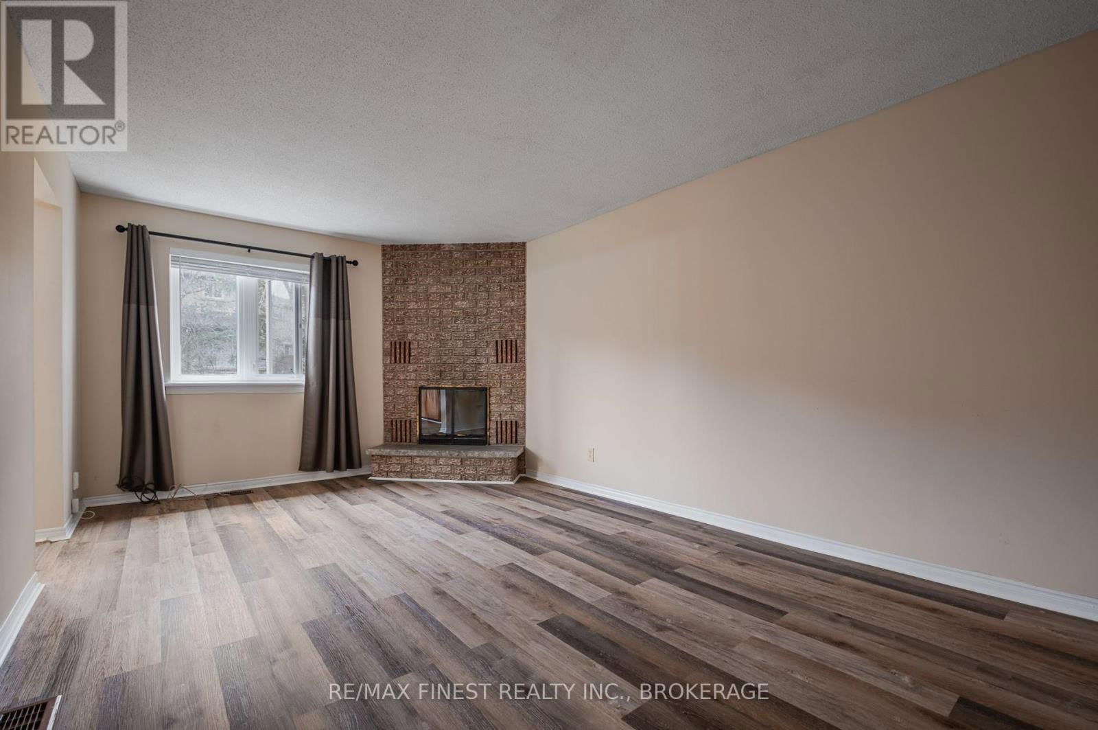 867 WOODSIDE DRIVE Image 16