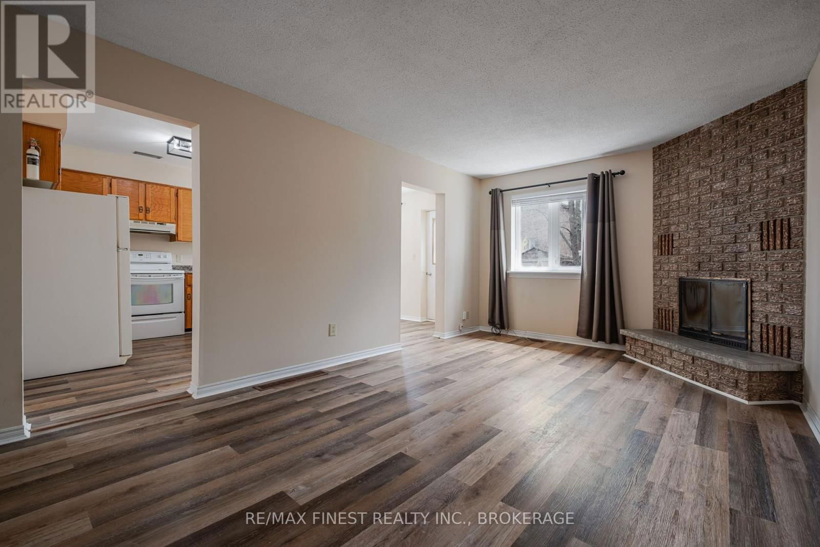 867 WOODSIDE DRIVE Image 17